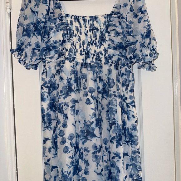Blue floral Abercrombie dress. Perfect for spring and summer. Worn only once. - Picture 4 of 4